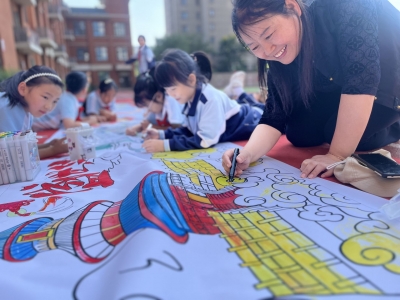 德州天衢新区康博小学组织迎国庆绘画活动