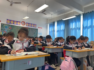 2.4万名学生受益 | 庆云县为470间教室安装护眼灯