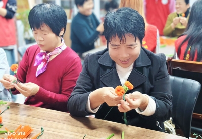 【文化社区建设】天衢新区宋官屯街道江南水郡社区开展老年人手工制作活动