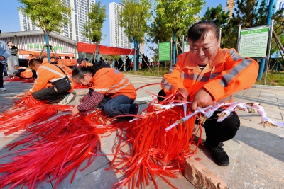 德城城管：开展环卫工人节活动  