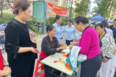 齐河晏城街道“红色合伙人”大显身手，幸福集市嗨翻10月天