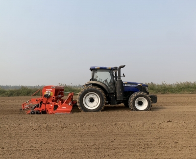 齐河：无人驾驶播种机田间“显身手”