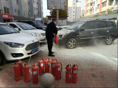 德城区天衢街道乾城社区工作者：车辆着火挺身而出 点滴小事全力以赴