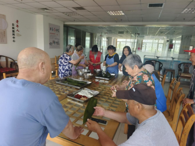 民生实事进行时 | 德城区天衢街道于赵社区开展“我们的节日·端午节”包粽子活动