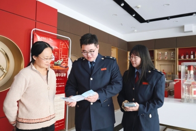 夏津：与“税”同行 “宪”在行动  