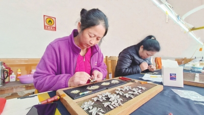 禹城市张庄镇：留守妇女巧增收