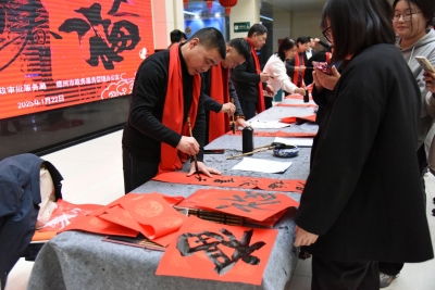 市行政审批服务局|开展迎新春、写对联、送祝福活动