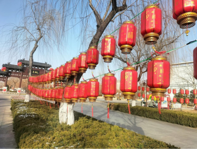 德城城管：悬灯焕彩喜迎乙巳新春佳节  