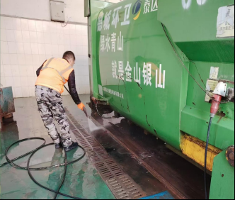 德城环卫：强化冬季保洁 提升环卫质量  