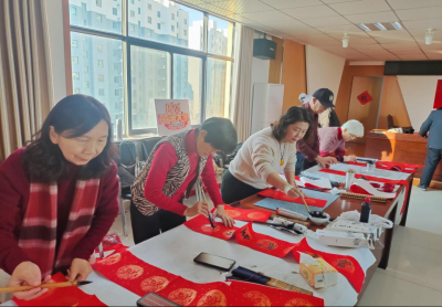 民生实事进行时 | 德城区天衢街道乾城社区：义写春联迎新春 笔墨凝香传祝福