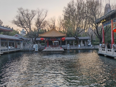 散文 | 刘洪玮 : 游趵突泉公园记