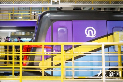 全球首列！碳纤维地铁青岛投入商运