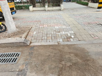 德州城管：拓宽窄坡道，“烦心路”变“安心路”