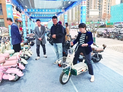 旧电动自行车抵价叠加政府补贴，市民直言——现在买车“太值了”