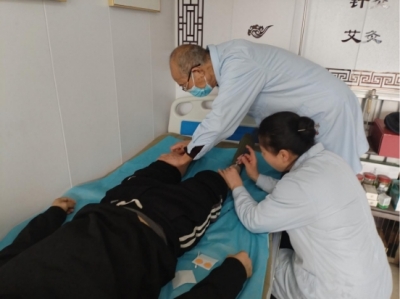 民生实事进行时 | 德城区天衢街道翟时社区开展“中医穴位治疗进社区 健康服务零距离”活动