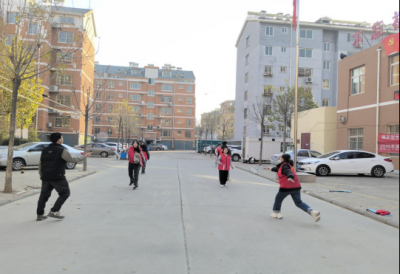 文化社区建设 | 德城区天衢街道贾庄社区开展“羽你相约”文体活动