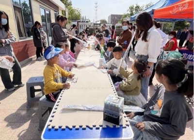 齐河县晏城街道永宁社区：“把春天画在风筝上”