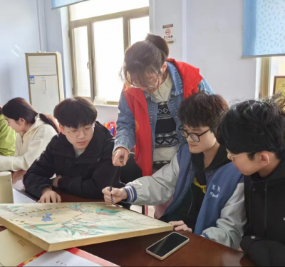 民生实事进行时 | 德城区天衢街道七里庄社区：开展“绘梦社区 共筑美好”绘画交流活动