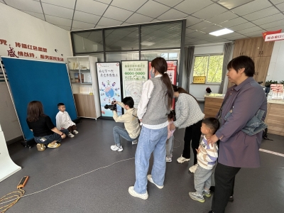 齐河县晏城街道永盛社区：开展儿童证件照公益拍摄活动