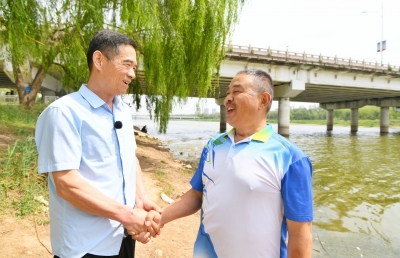 德州市民王登凯、刘金兴奋不顾身跳河救人：“一点没犹豫，救人是本能”