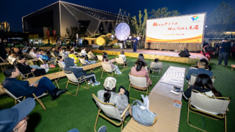 月光下的思想市集！德州天衢新区“新新向荣青年说”走进星空夜市