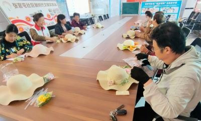 【文化社区建设】天衢新区宋官屯街道张官屯社区开展手工草帽制作活动