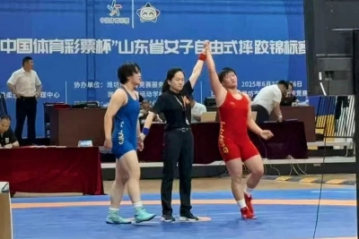  德州市女子自由式摔跤队省锦标赛摘金