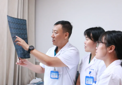 袁超：从无影灯下到镜头之前，“双面”守护乳腺健康