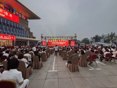 “党旗高飘扬 德百声嘹亮 | 德百集团2025首场迎“七·一”红歌汇演在德百大楼唱响