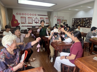 新区办开展“香囊雅韵 非遗传情”活动
