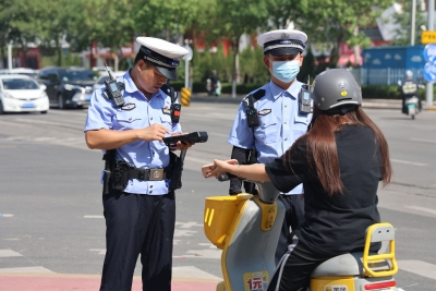 每周三周日集中严查 | 德州开展安全头盔佩戴攻坚提升“百日行动”