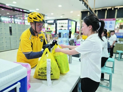 美团外卖员刘鹤令送餐2年无投诉、零差评：先锋骑手 满分服务 