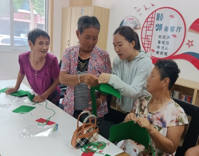 新区办开展“致敬八一 军包传情”志愿服务活动