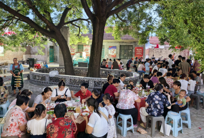 夏津县靳庄村：老槐树下的新婚礼，幸福大院见证幸福