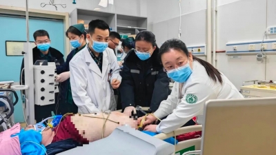 齐鲁医院德州医院医师节·德医医者风采特辑 | 急诊科苏春花:24年如一日在急诊室里书写“生命答卷”