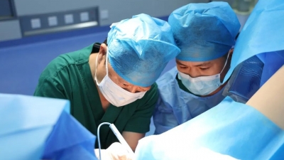 中国中医科学院广安门医院李华山教授到德州市中西医结合医院坐诊、手术