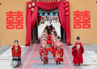 ​乐陵：集体婚礼演绎中式浪漫