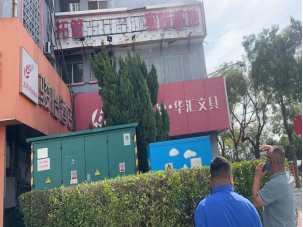 德城城管：开展破损牌匾治理工作  