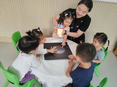 德州市妇女儿童活动中心幼儿园：萌娃探月庆“双节”！