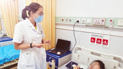 麻辣火锅诱发肛肠疾病！学生趁暑假治疗，医生提醒开学别忽视这些