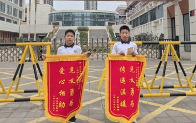 德州九中学生万路腾、万路启好样的！双胞胎兄弟合力救出坠井男童