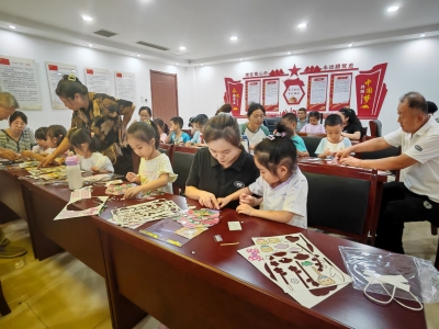 天衢新区宋官屯街道金鼎社区开展手工制作活动