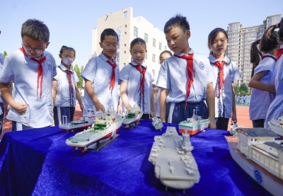航天梦点亮开学季！德州天衢新区弘德小学“科技感”典礼开启新学期