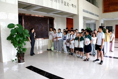 80余名学生走进乐陵市人民法院开启普法之旅