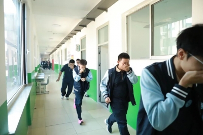 德州阳光高级中学开展消防应急疏散演练