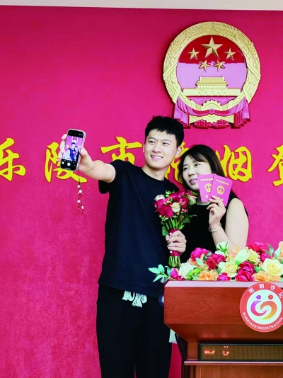 乐陵组织集体颁证，12对新人许下文明约定