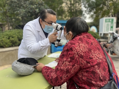 德城区新河社区：重阳送健康 义诊暖人心