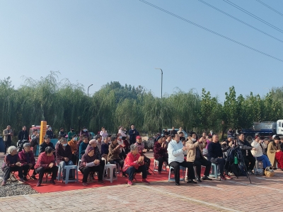 岁岁重阳暖 浓浓敬老情 | 赵虎镇闫王张社区开展重阳节文化惠民演出活动