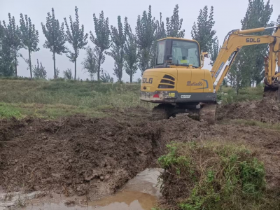 武城：组建帮包指导组，用好履带式收割机、恒温通风钢板仓，多措并举助秋收