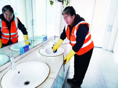 乐陵陈佩芹:洁净公厕的“守护者”